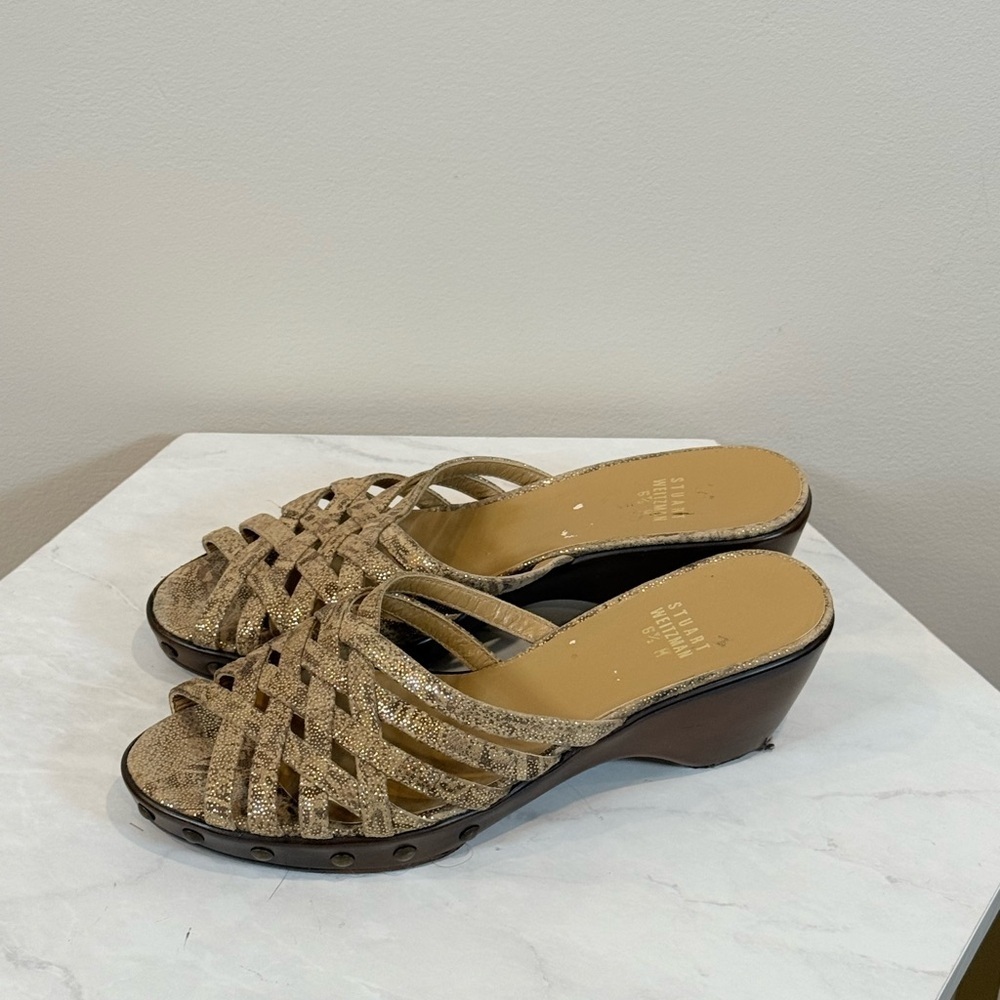 🔥Stuart Weitzman  Gold Wedge Sandals Size 6.5 EUC🔥 - Picture 1 of 4